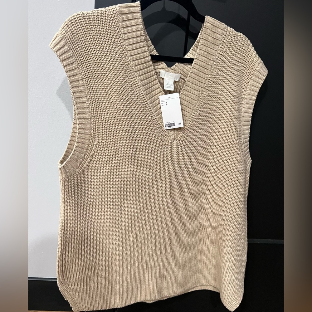 Knitted vest from H&M. NWT.